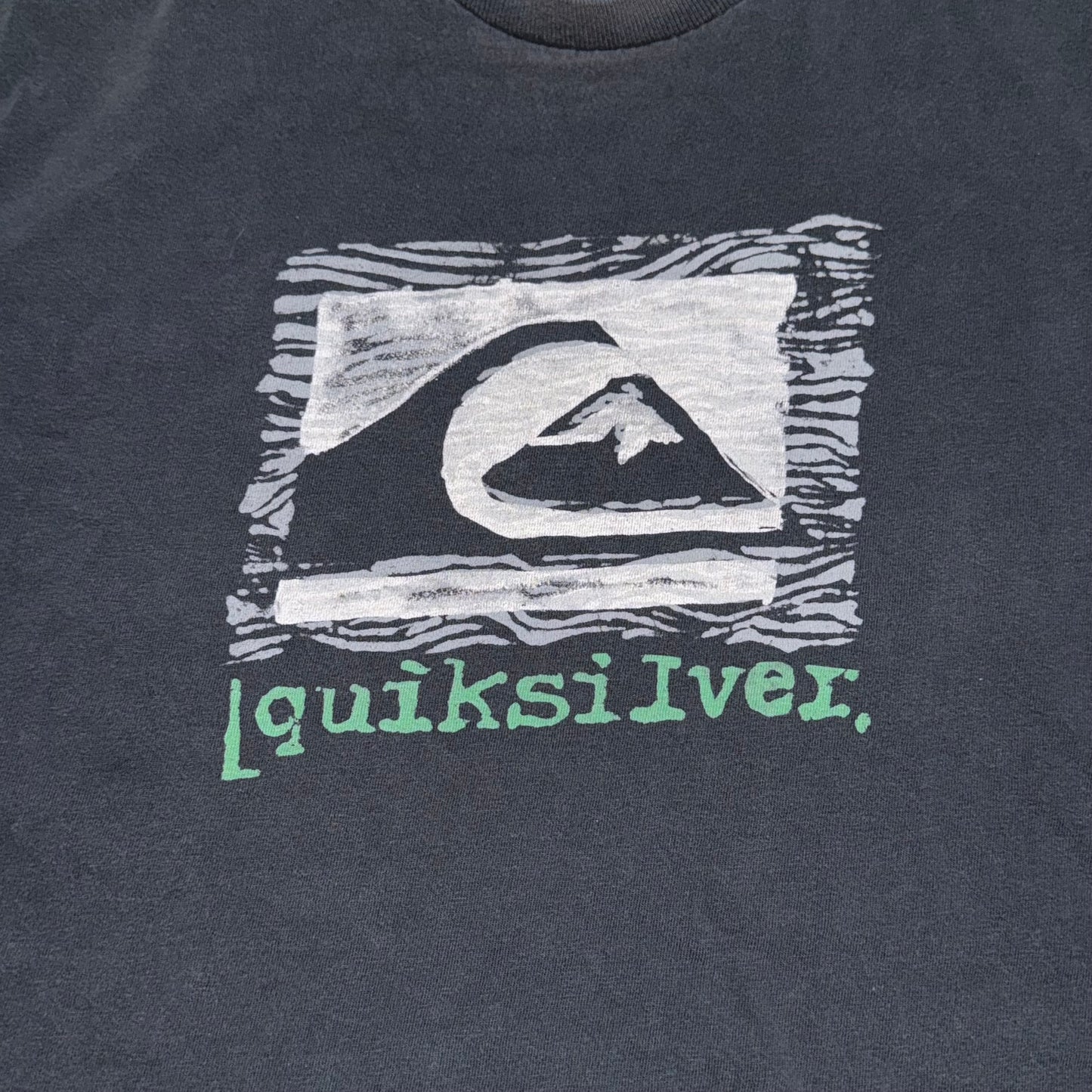 Modern Faded Quiksilver T-Shirt. Size L slim fit