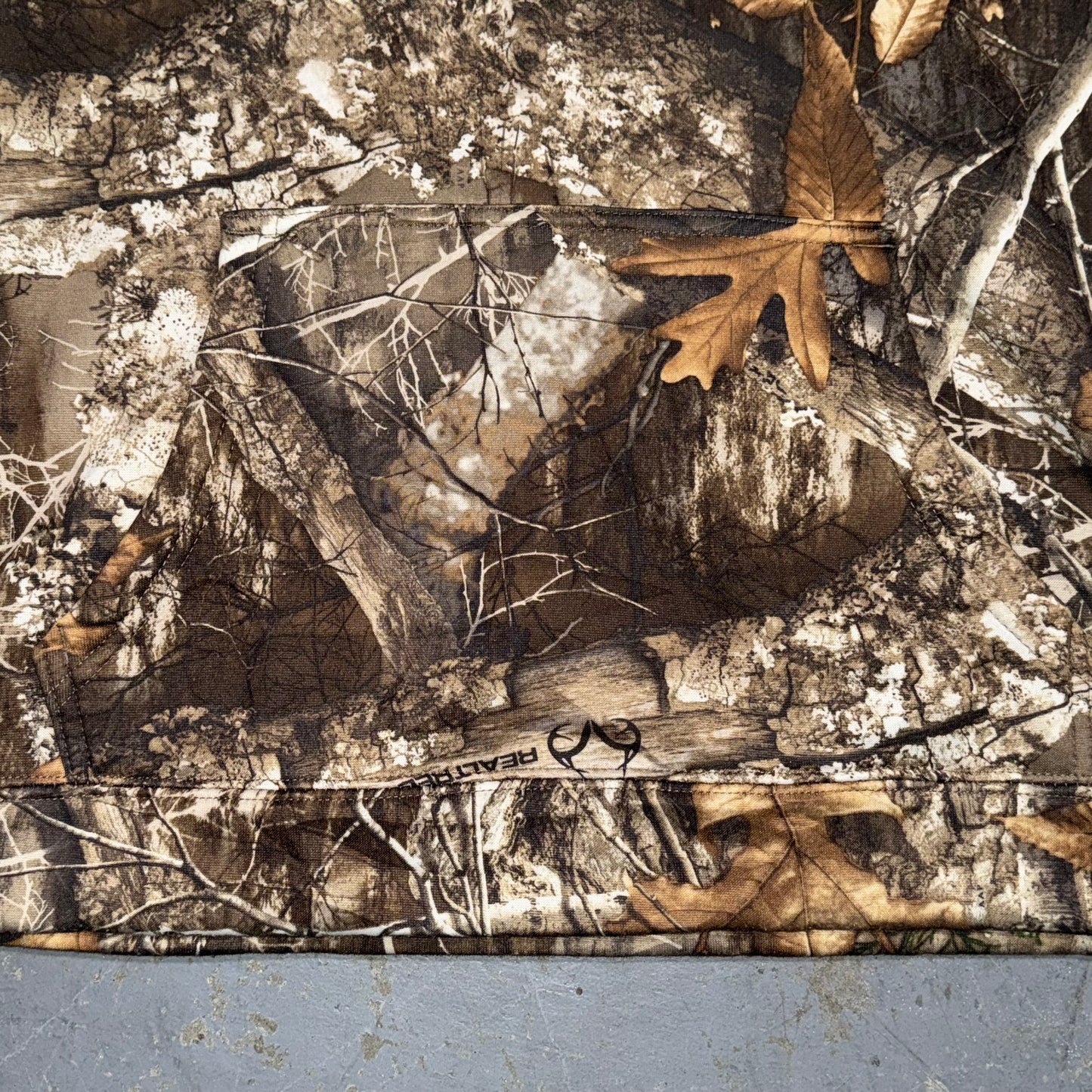 Modern Realtree Camouflage Hoodie. Size L (12-14)