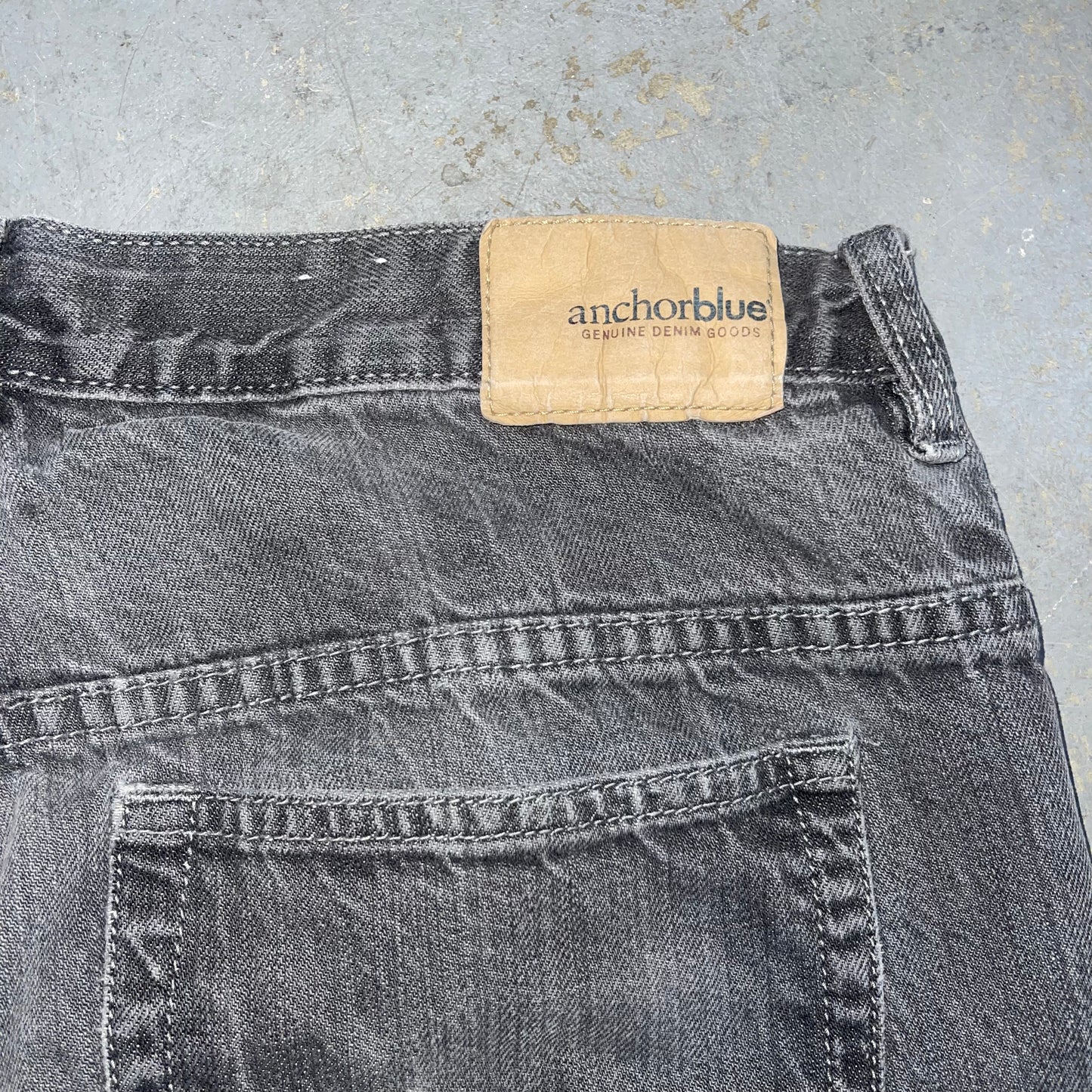 Anchor Blue LOOSE jeans. Size 32 x 32