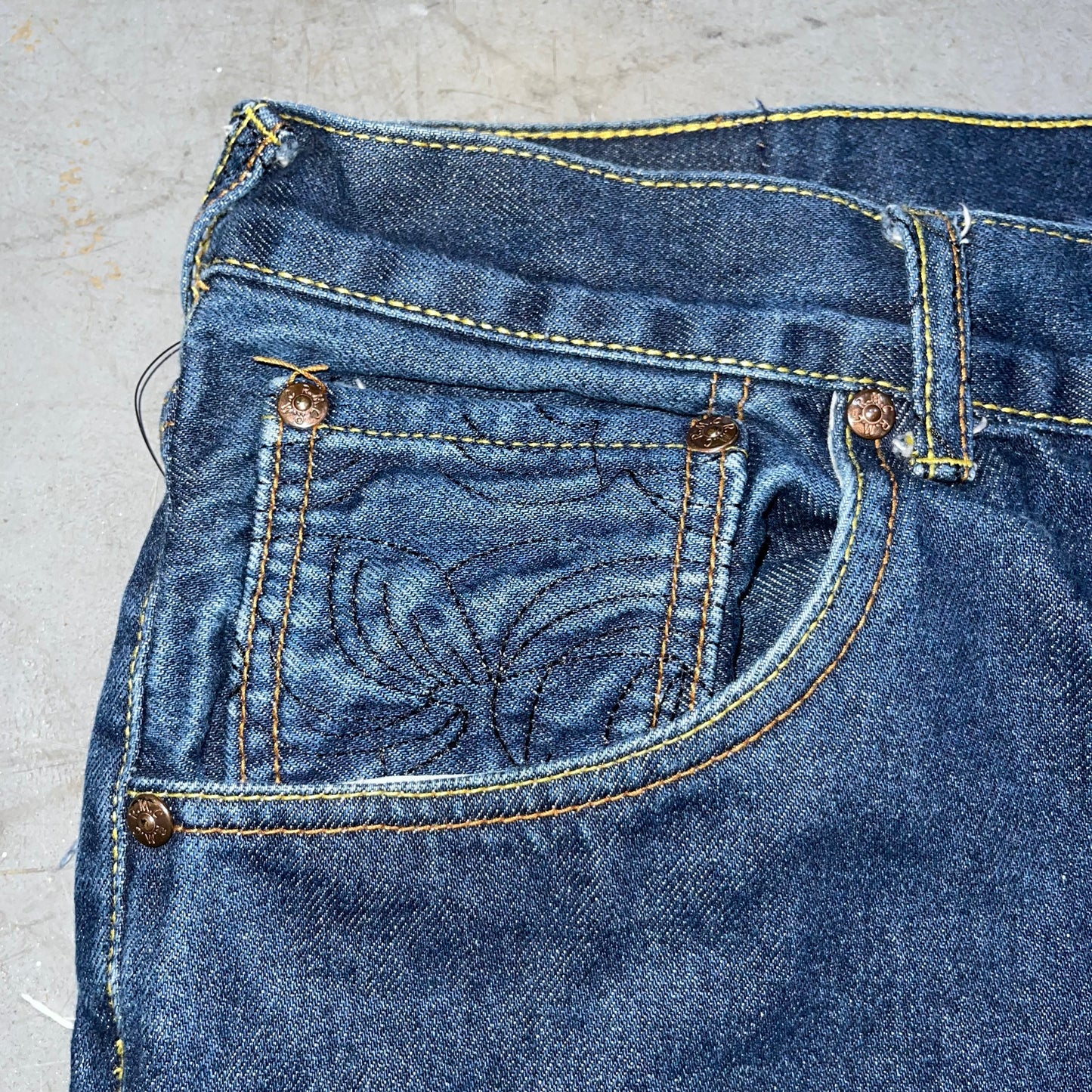 Vintage Y2K Red Monkey “let it bee!” Jeans. Size 38
