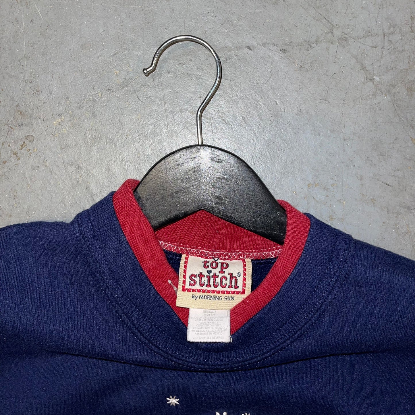 99-00 Top Stitch Snowman embroidered faux double collar sweatshirt. Size Medium