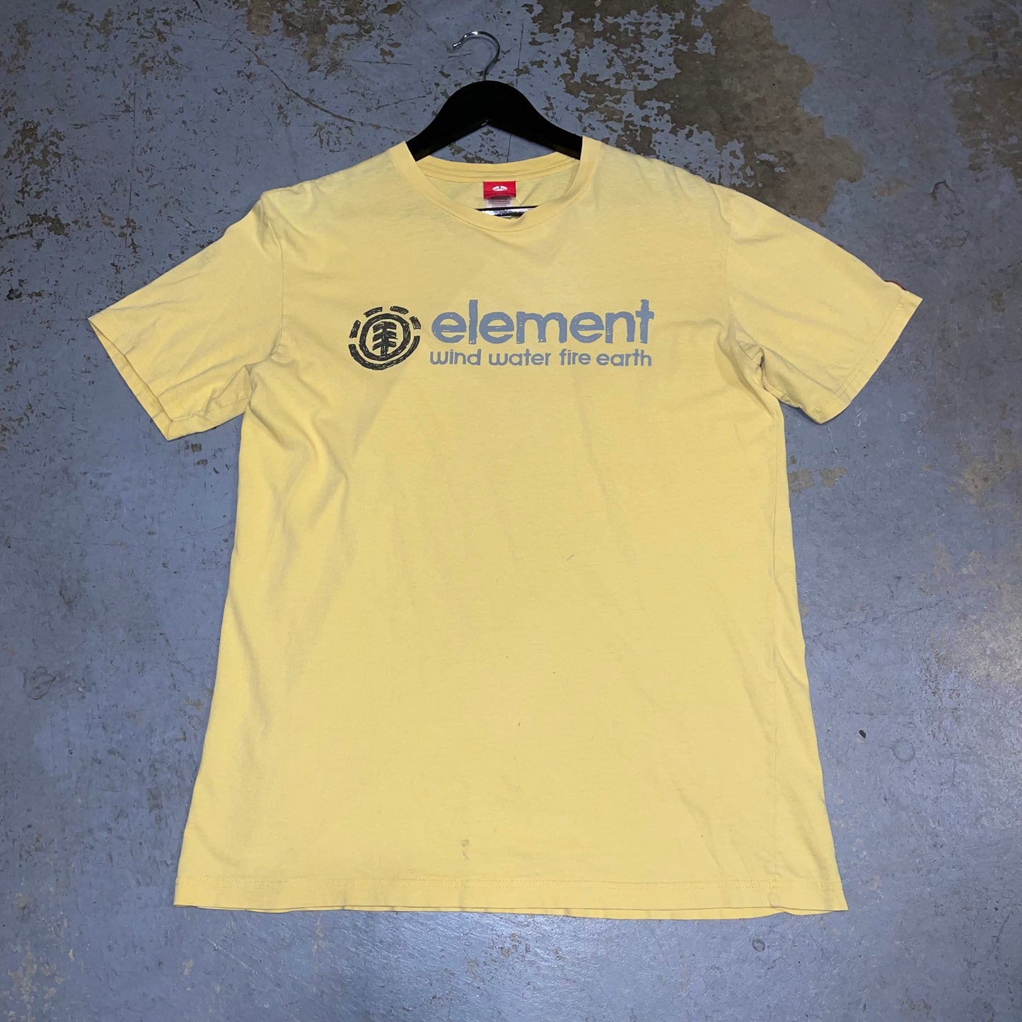 Element Skateboards Shirt Sleeve T-Shirt. Size Large