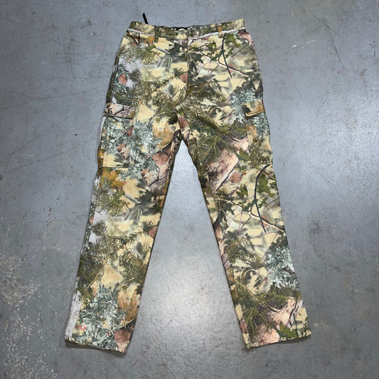 King’s Outdoor World Hidden Mesa Camo Cargo Pants. Size 36-T