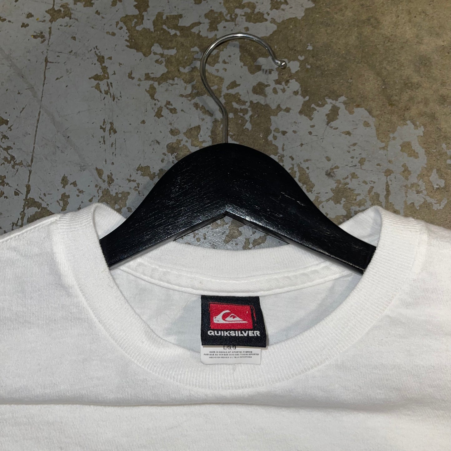 Quiksilver T-Shirt. Size Large