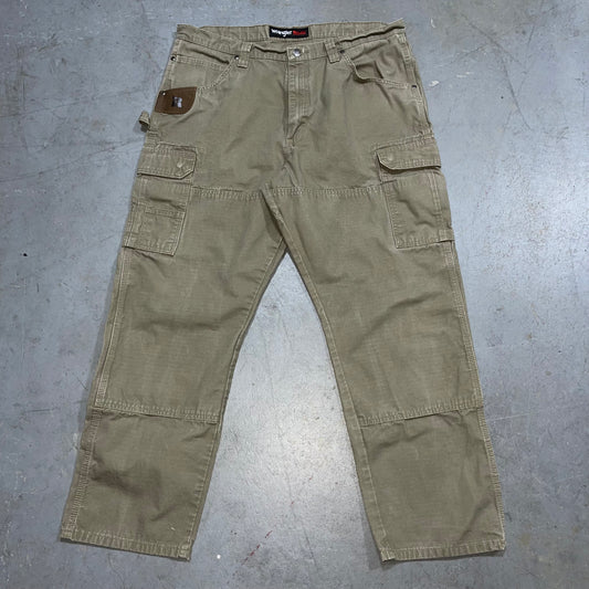 Wrangler Riggs Workwear Cargo Pants. Size 38x32