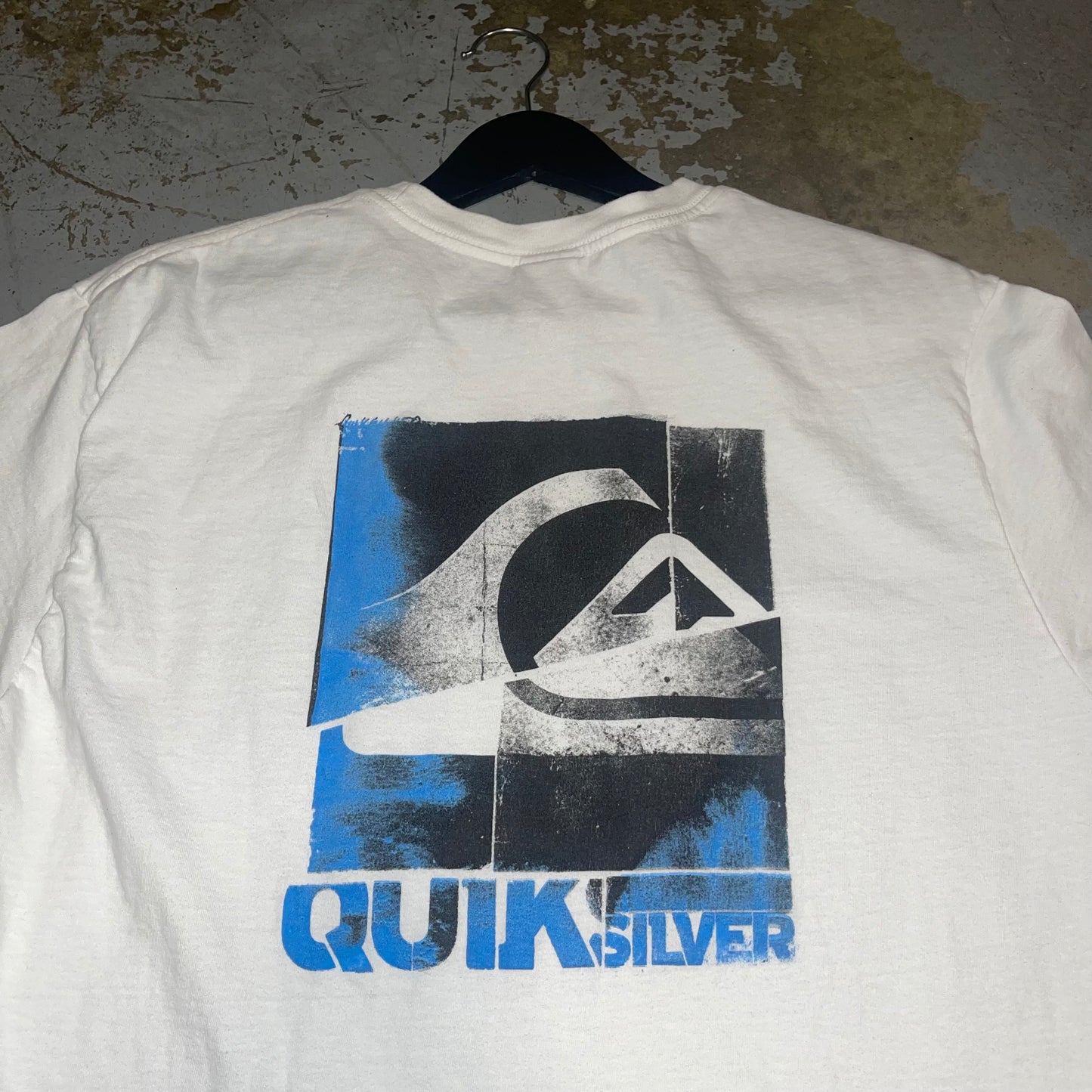 Quiksilver T-Shirt. Size Large