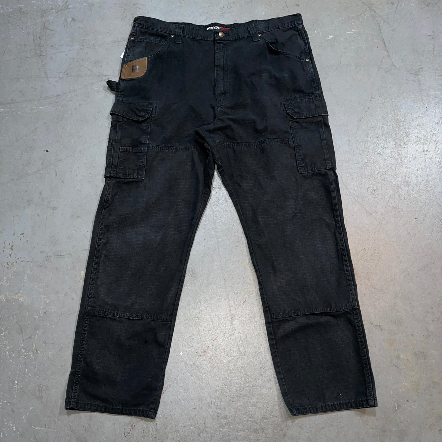 Wrangler Riggs Workwear Cargo Pants. Size 42x32