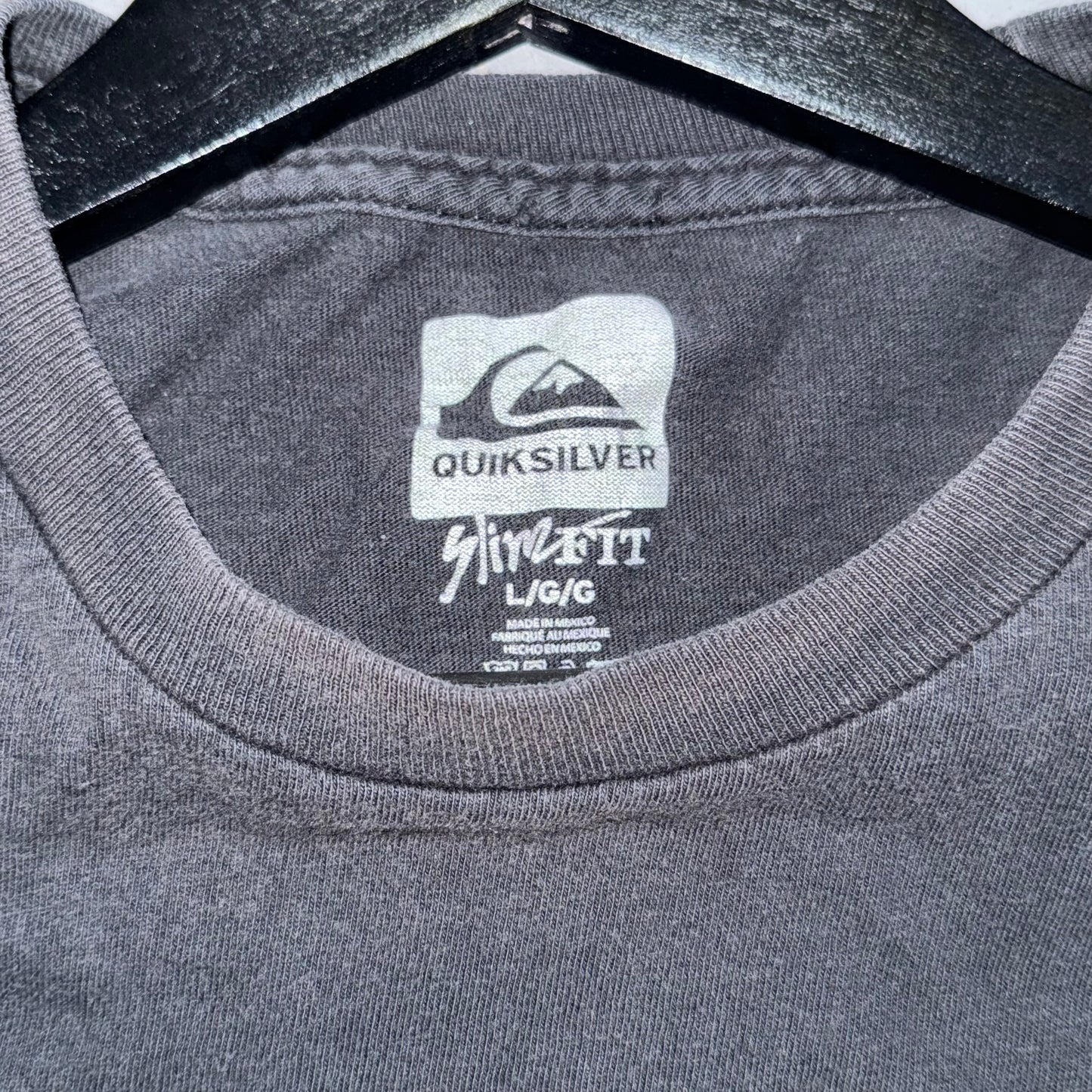 Modern Faded Quiksilver T-Shirt. Size L slim fit