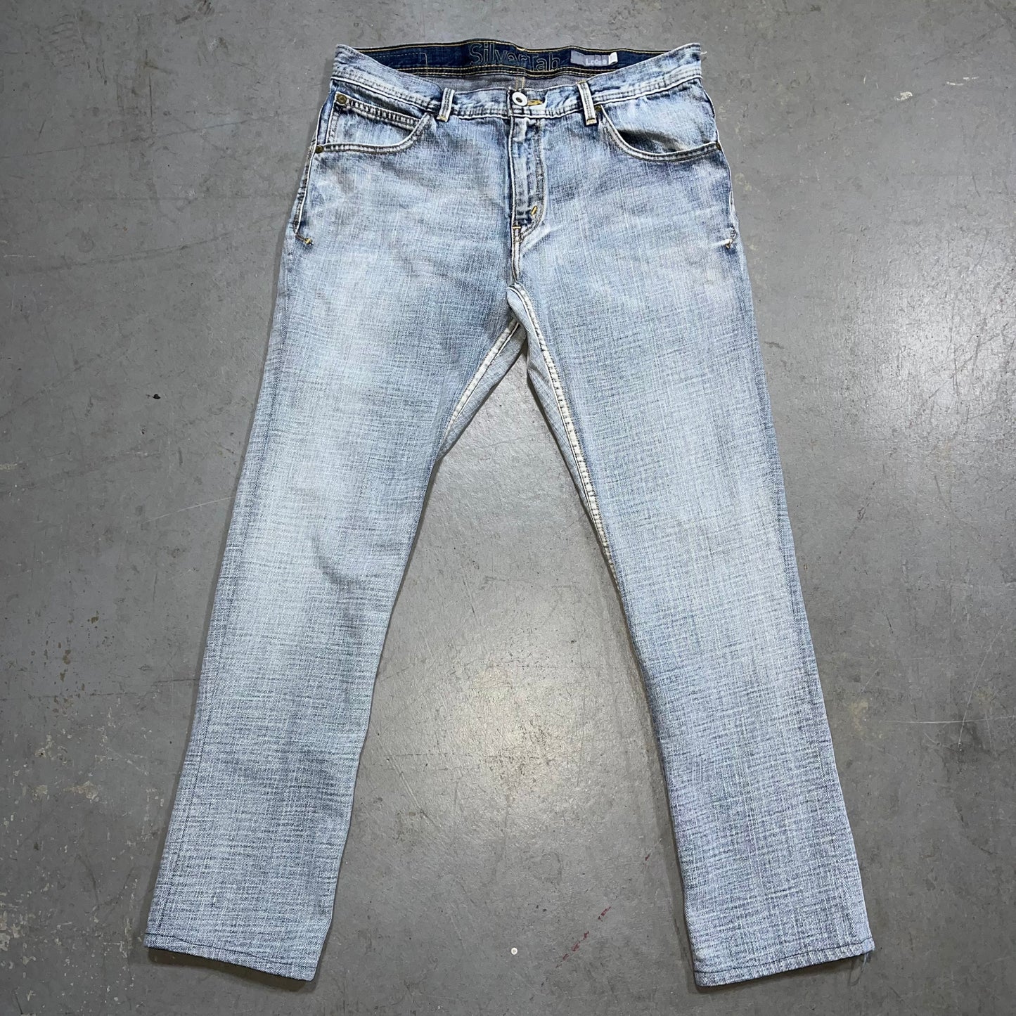 Y2K 0808 Levi’s Silvertab LOOSE jeans. Size 32x32