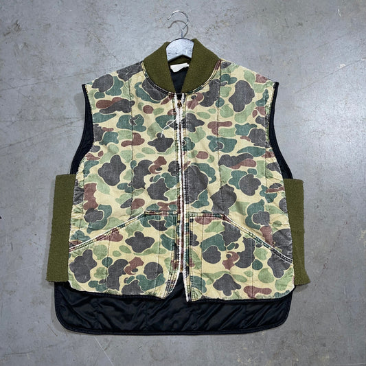 Vintage Duck Camo vest. Size tag is faded/ fits a Large.