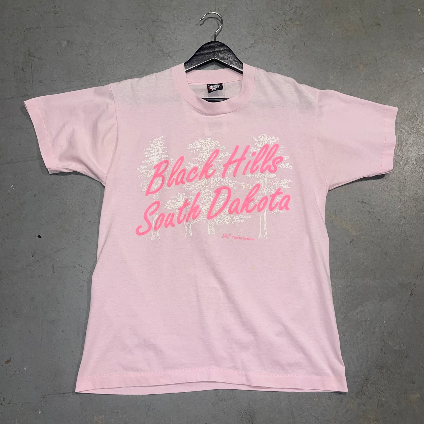 Vintage Black Hills South Dakota T-Shirt

Size Large