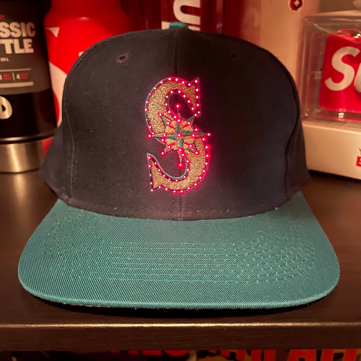 Vintage Logo7 Seattle Mariners Snapback hat. Light’s Up.