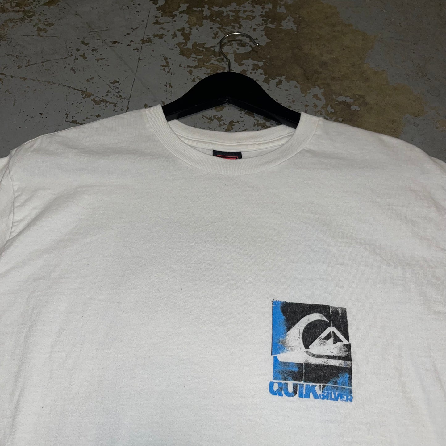 Quiksilver T-Shirt. Size Large