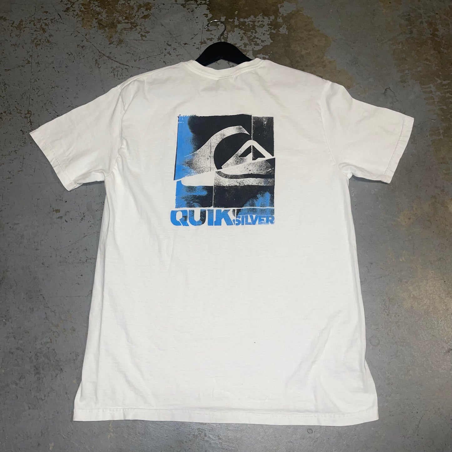 Quiksilver T-Shirt. Size Large