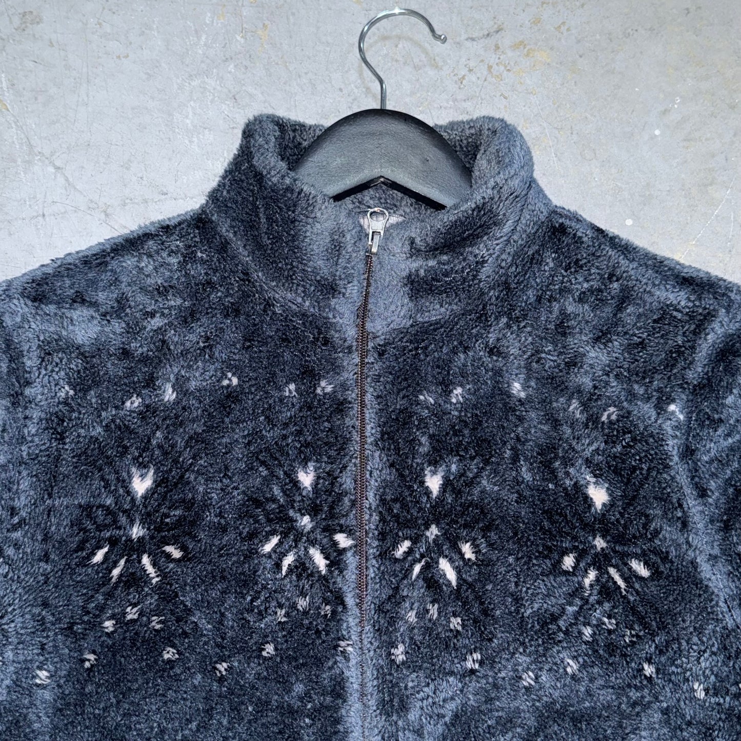 Vintage Snowflake Zip Up Fleece. Size S