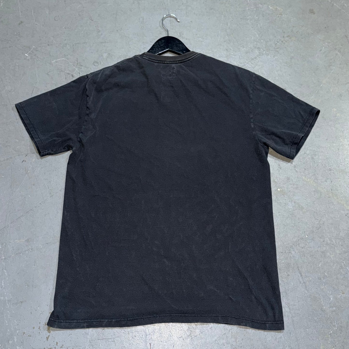 Modern Faded Quiksilver T-Shirt. Size L slim fit